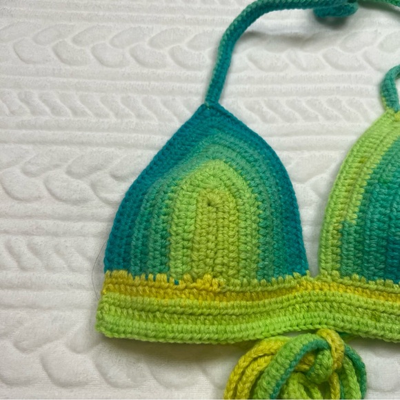 ❄️ Handmade Womans Crochet Bikini Top - Picture 2 of 10